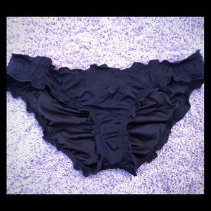 Low rise, ruched-back ruffle bottom